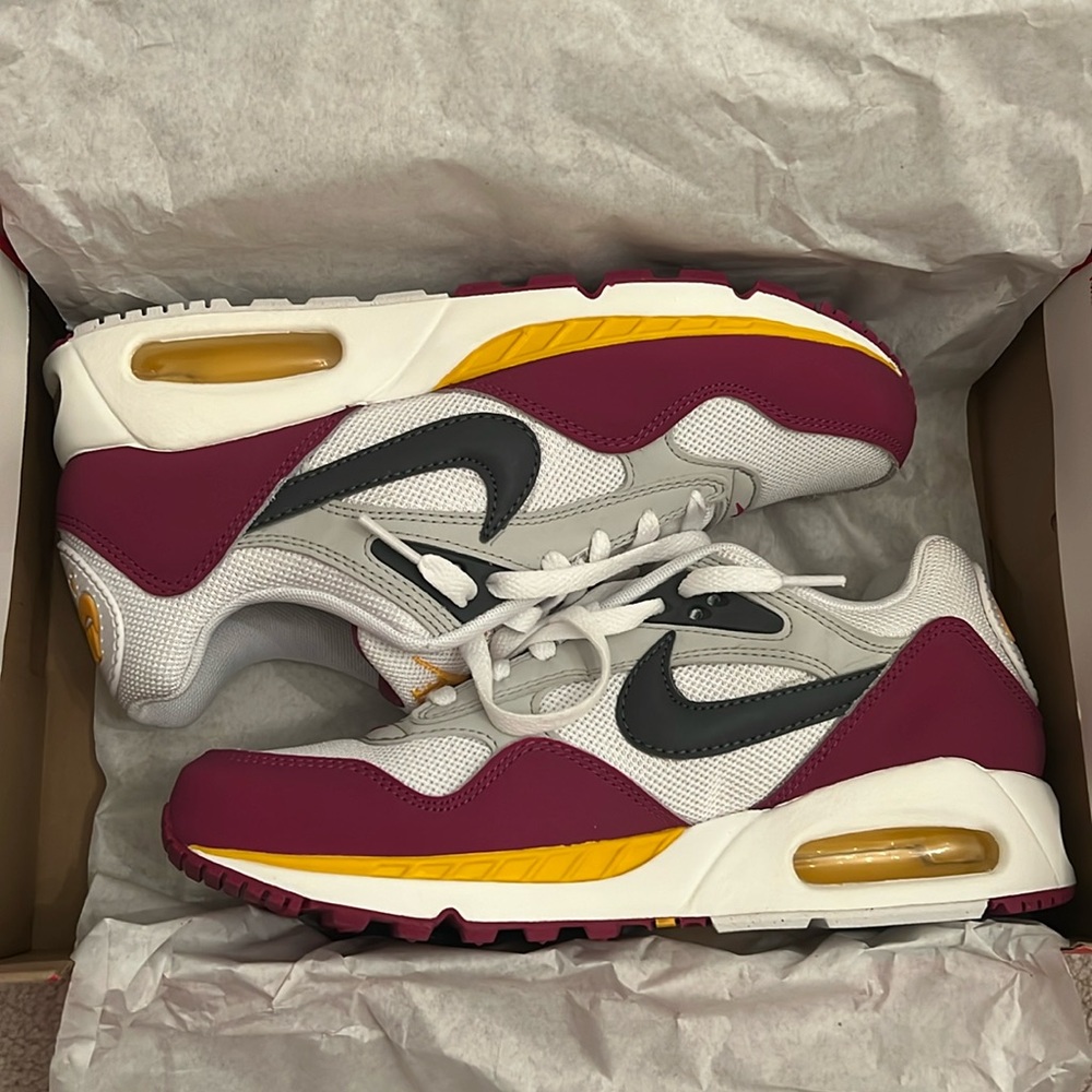 Women’s Nike air max correlate